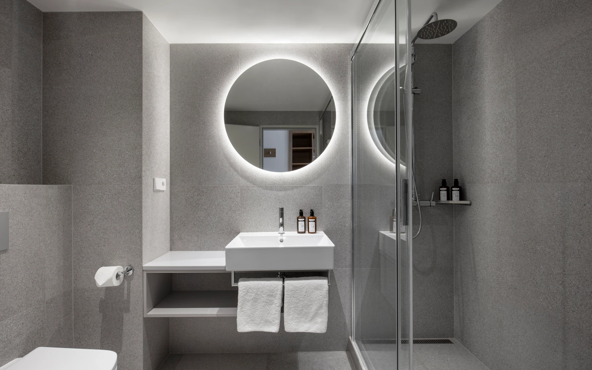 Bathroom (HD).jpg