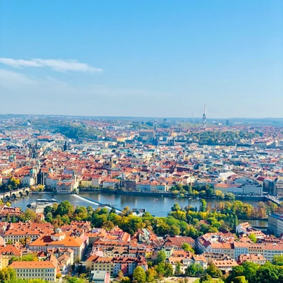 Prag hat im Sommer erstaunliche Dinge zu tun, also buchen Sie Ihren Aufenthalt frühzeitig mit 20 % Rabatt bei uns.